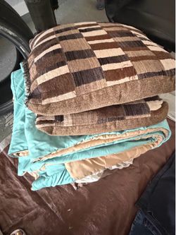Queen size blankets/pillows