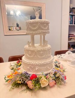 Faux wedding cake w/ floral ring