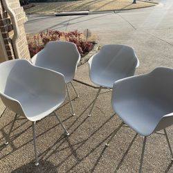 Outdoor Chairs 4  80.00 Set 