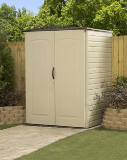 Rubbermaid Roughneck Vertical Plastic Resin Vinyl Outdoor Storage Shed Excellent Condition