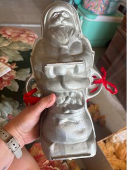 Vintage aluminum cake pan