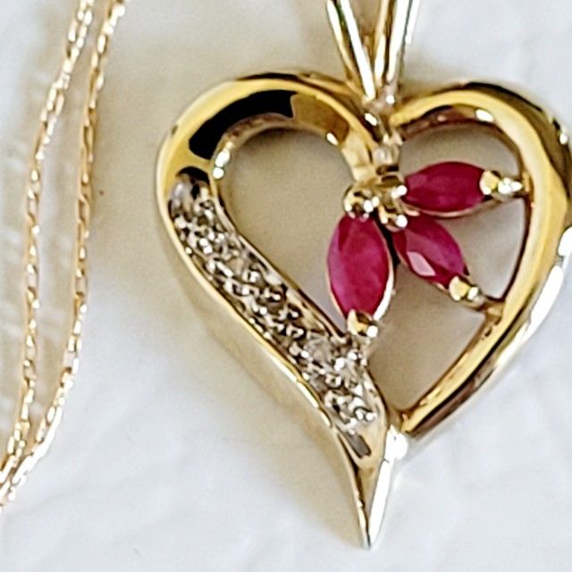 ♥️ Zales 10k Gold Ruby and Diamond Heart Pendant Necklace