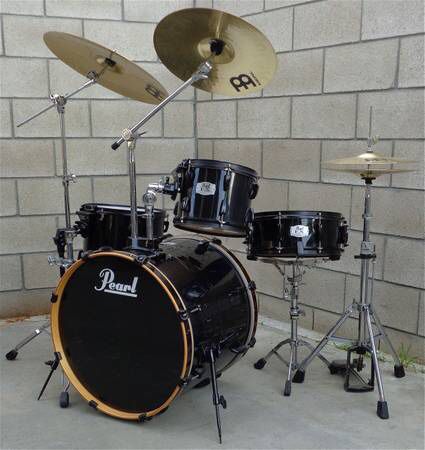 PRICE IS FIRM Pearl Black Drum Set with Cymbals and Hardware