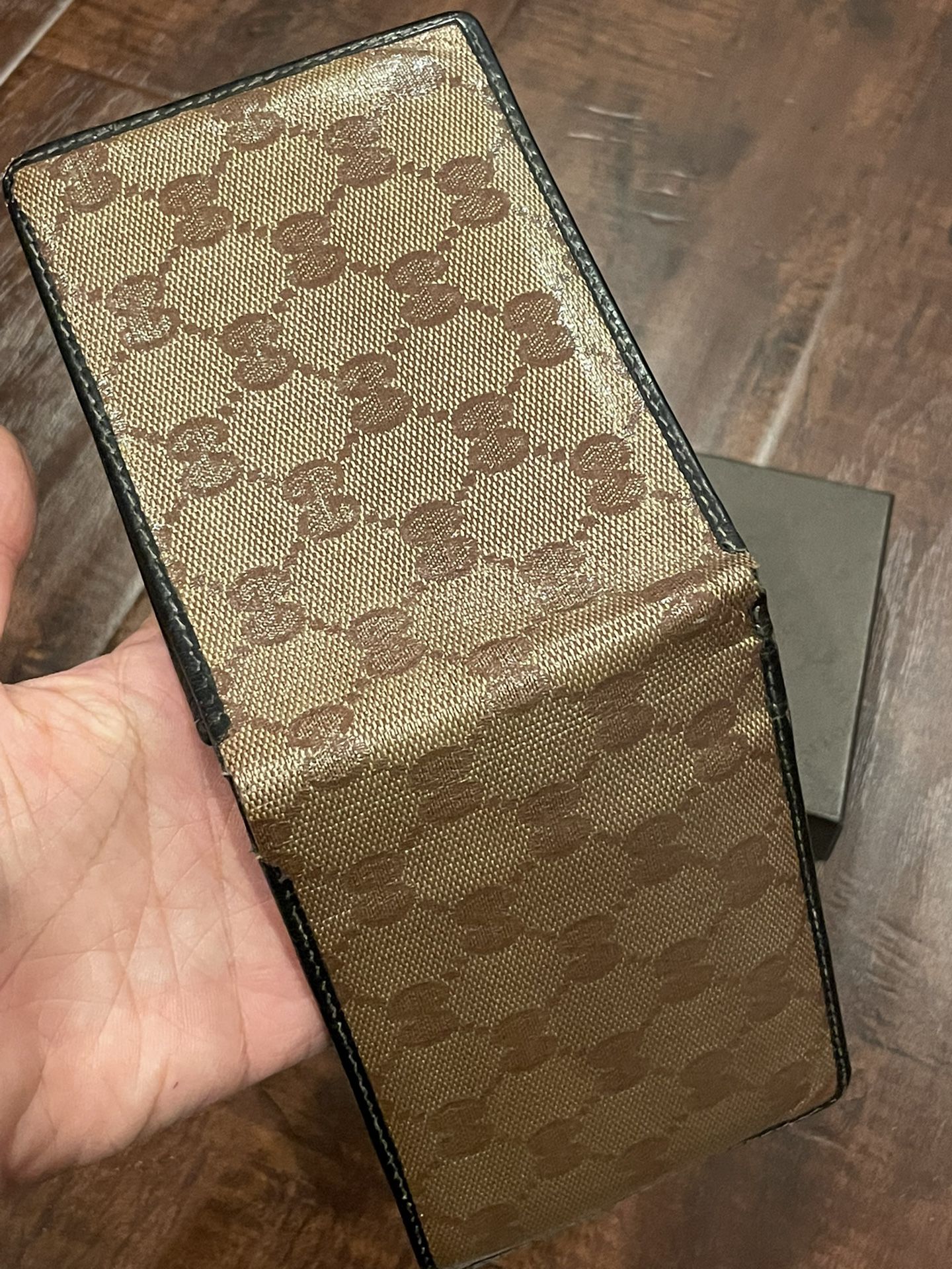 Gucci leather mens wallet . s\n. 60223 for Sale in San Jose, CA - OfferUp
