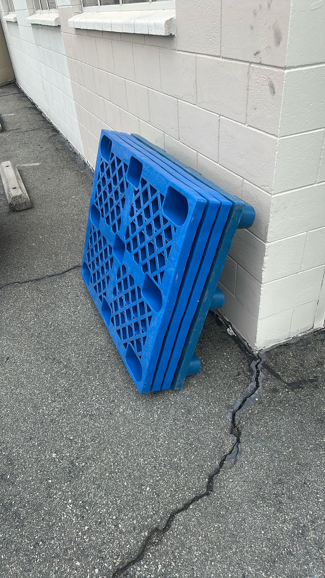 Plastic Pallets FREE