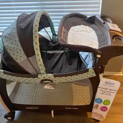 Graco Pack N Play Convertible Bassinet/playpen With Chaging Table