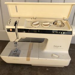 Singer Futura 11 Sewing Machine