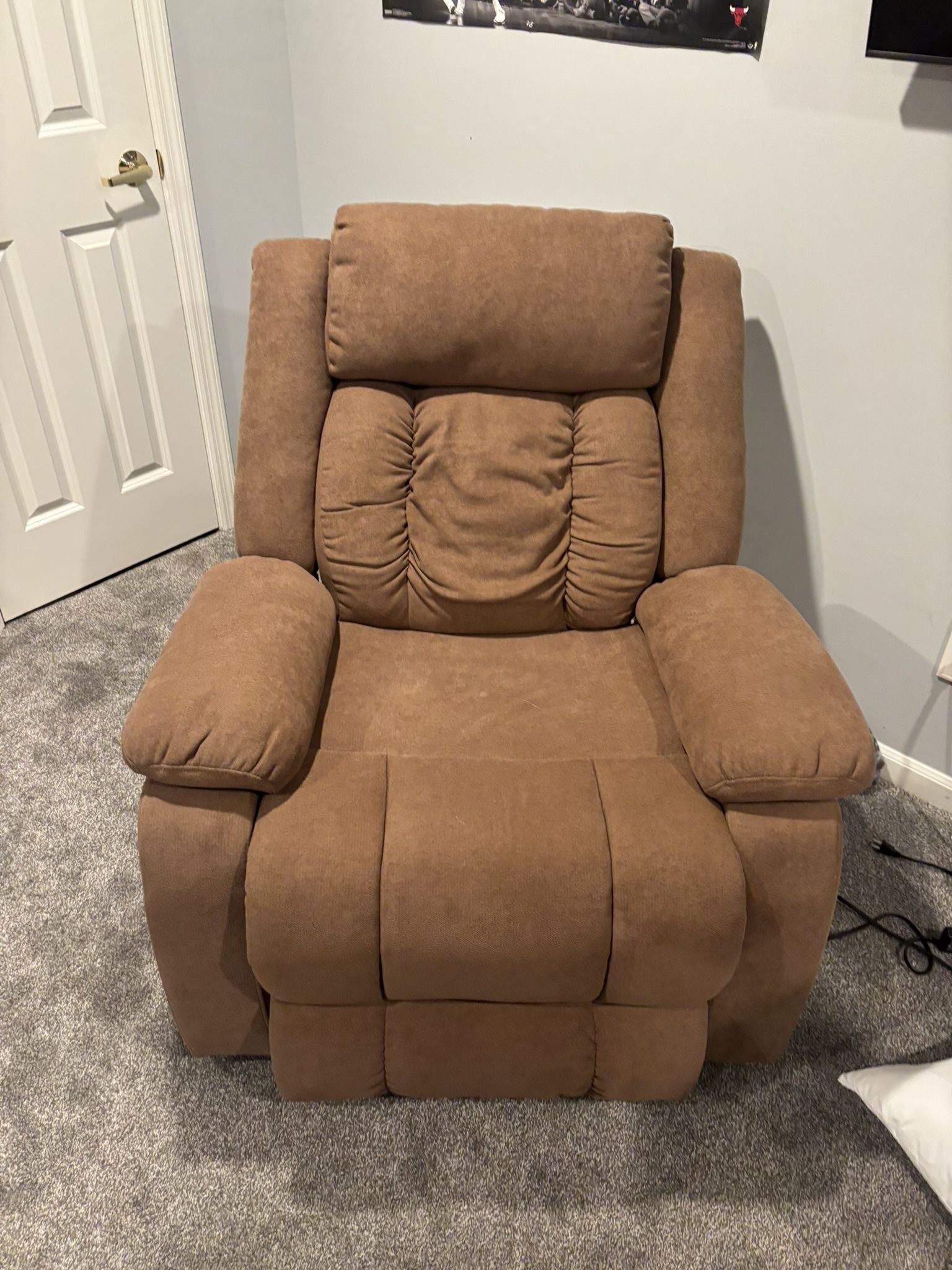 $500 (Original Price) Selling For $200- Remote Control Heat & Massage Electric Lift Chair