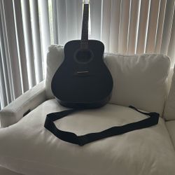 YAMAHA F335 Acoustic guitar.