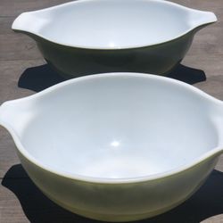 Vintage Pyrex Nesting Avocado Green Bowls