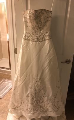 Casablanca wedding gown size 4, ivory