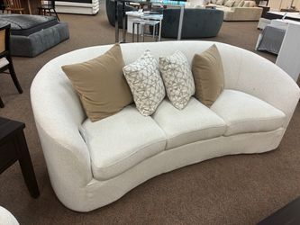 Brand New Sofa / Sofa Nuevo a Estrenar