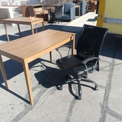 Desk With Chair 