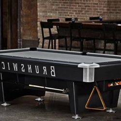 Brunswick 7’-9’ Black Wolf Pro Pool Table 