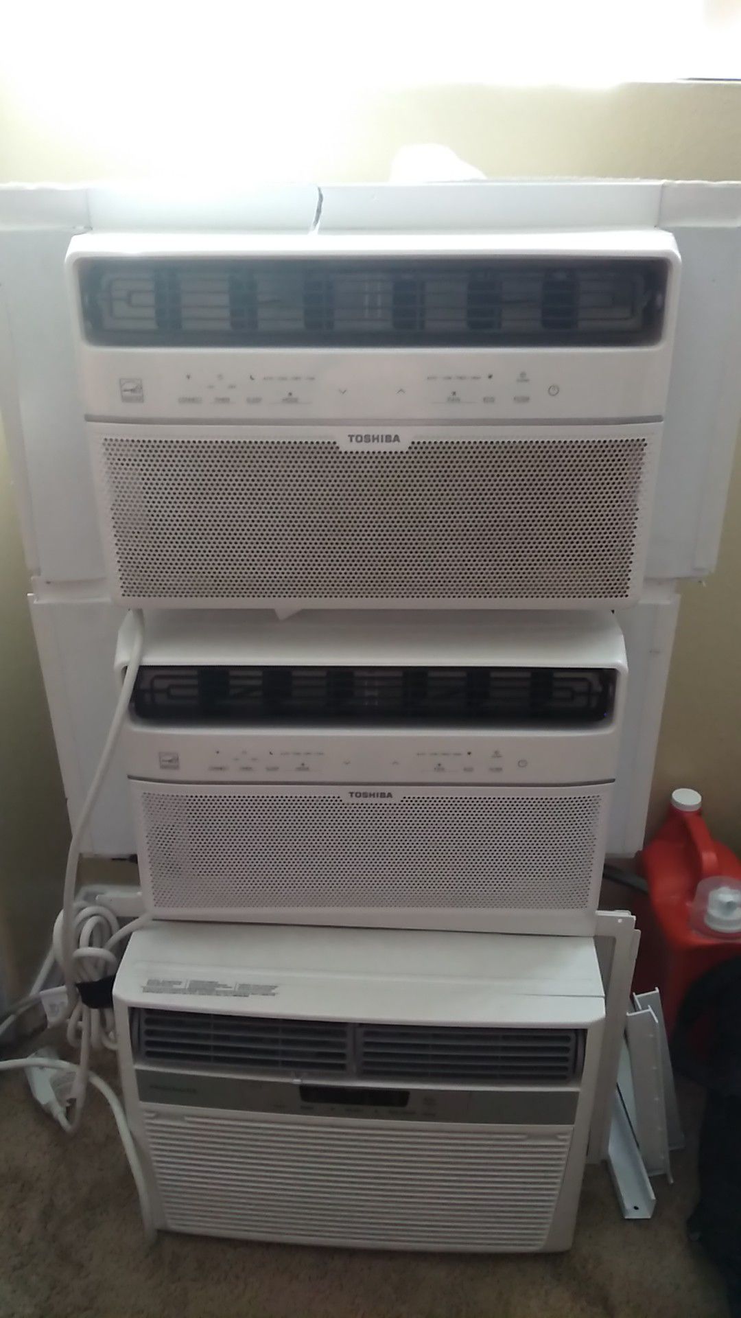 Window AC unit all with remote. The smaller one are 150 the bigger one is frigeair all like new in good condition