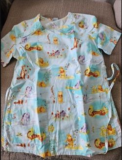 Winnie The Pooh Scrub Top S