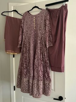 NEW, NEVER WORN, BEAUTIFUL MAUVE COLOR 3 PIECE DRESS, PANTS AND SCARF, SIZE LARGE , BUY TODAY $60.00