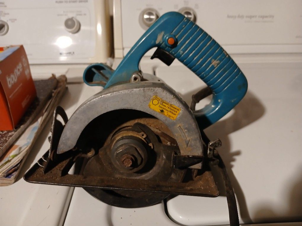 Makita  4  3/8. Masonry  Saw 