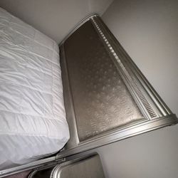 Queen Size Bed Frame W/ Dresser +nightstand 