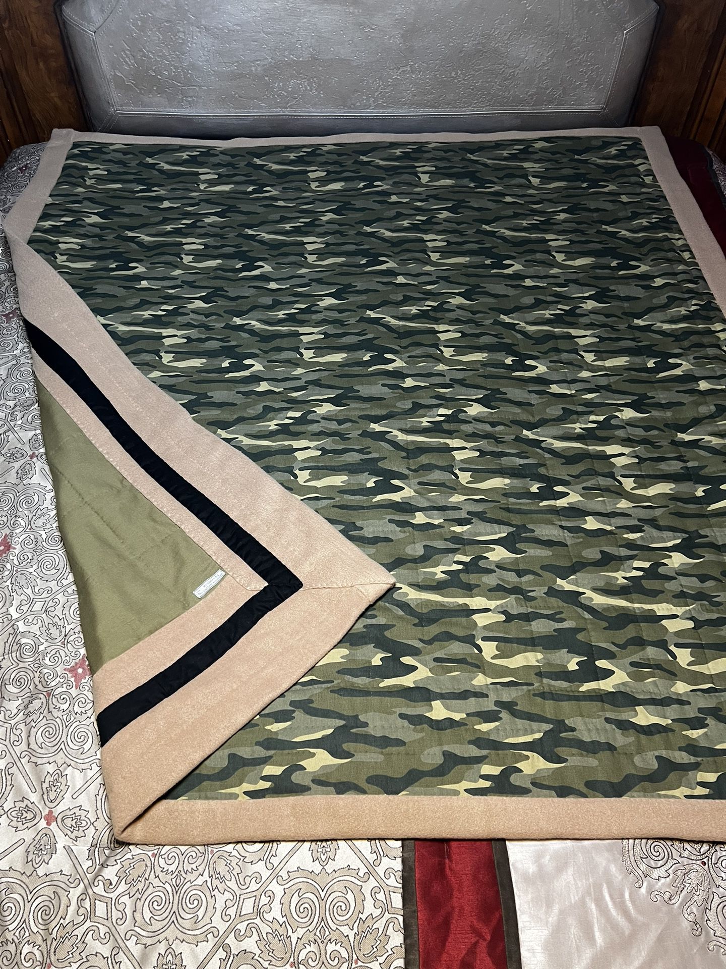 Camouflage Camp Site Throw Size Quilt   Heavy Duty   62 X 68 Inches 
