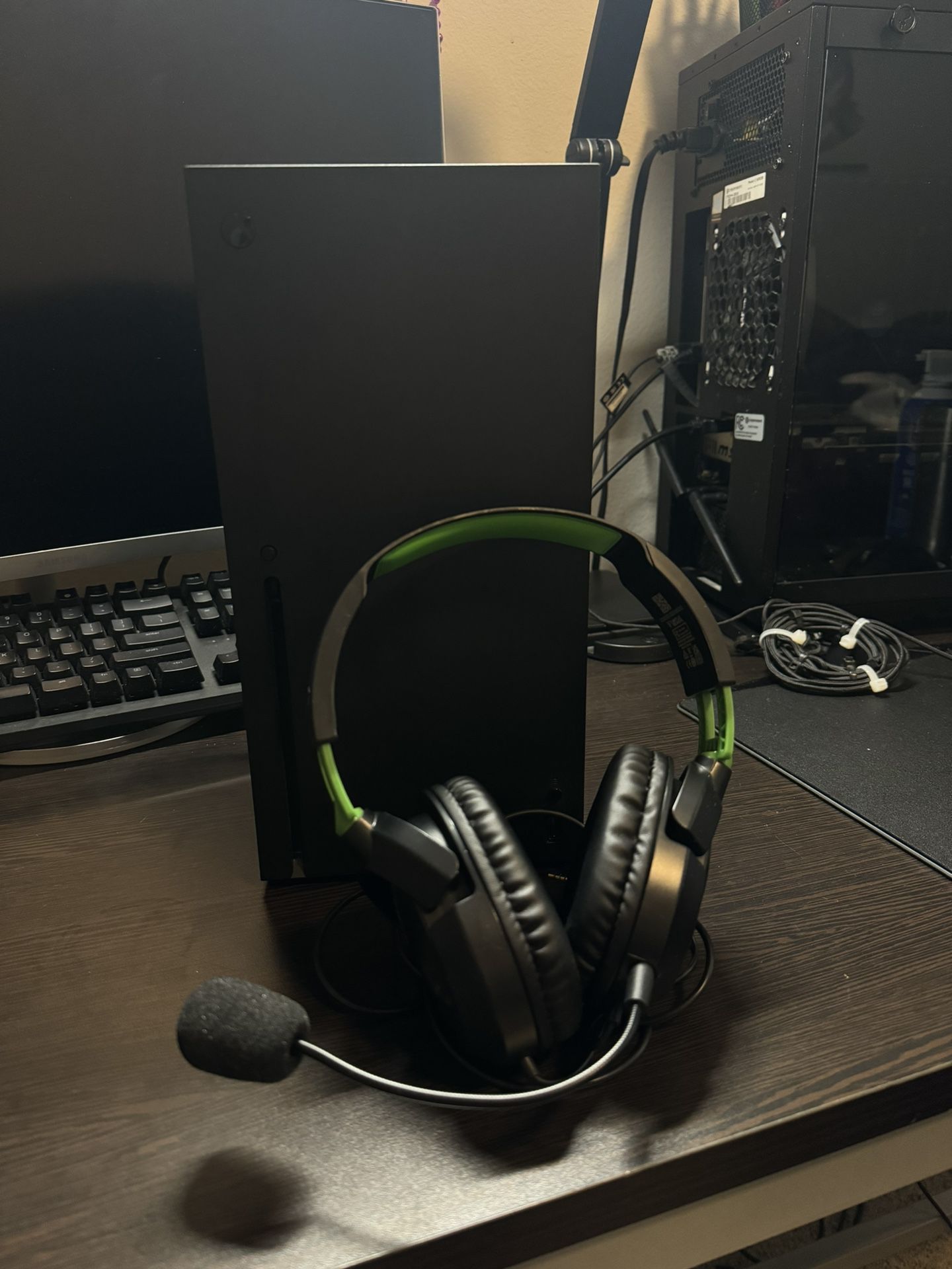 Xbox Series X w/ Matching controller And Extra Turtle Beach Recon Headset