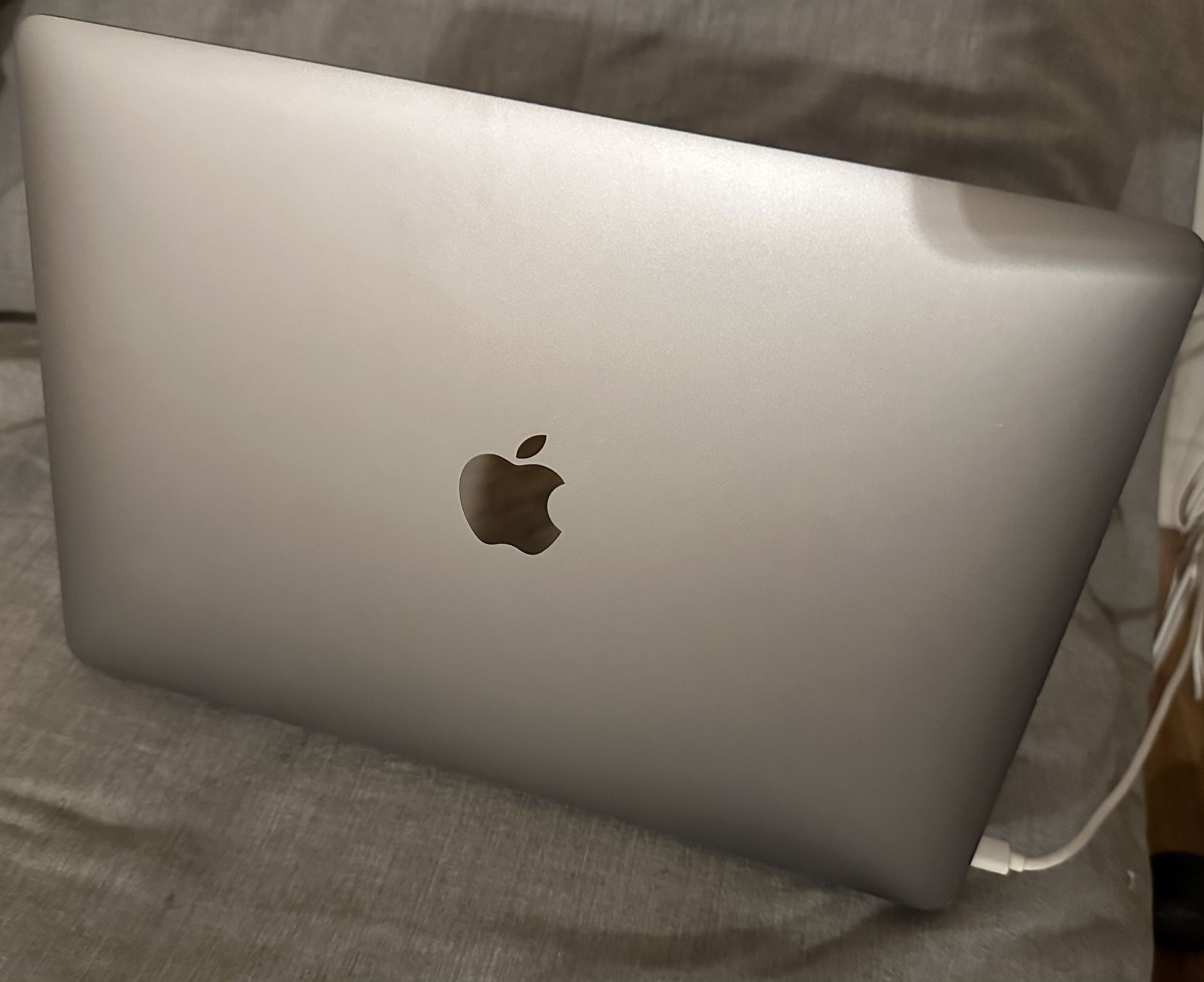 Apple MacBook Air (13-inch Retina display, 1.6GHz dual-core Intel Core i5, 128GB) - Space Gray