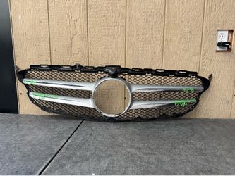 2015 2016 2017 2018 MERCEDES BENZ C-300 FRONT GRILLE OEM USED