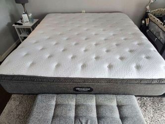 Like New King Size Beautyrest Pressure Smart Luxury Mattress