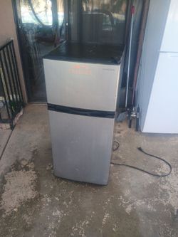 Mini fridge 4 feet tall
