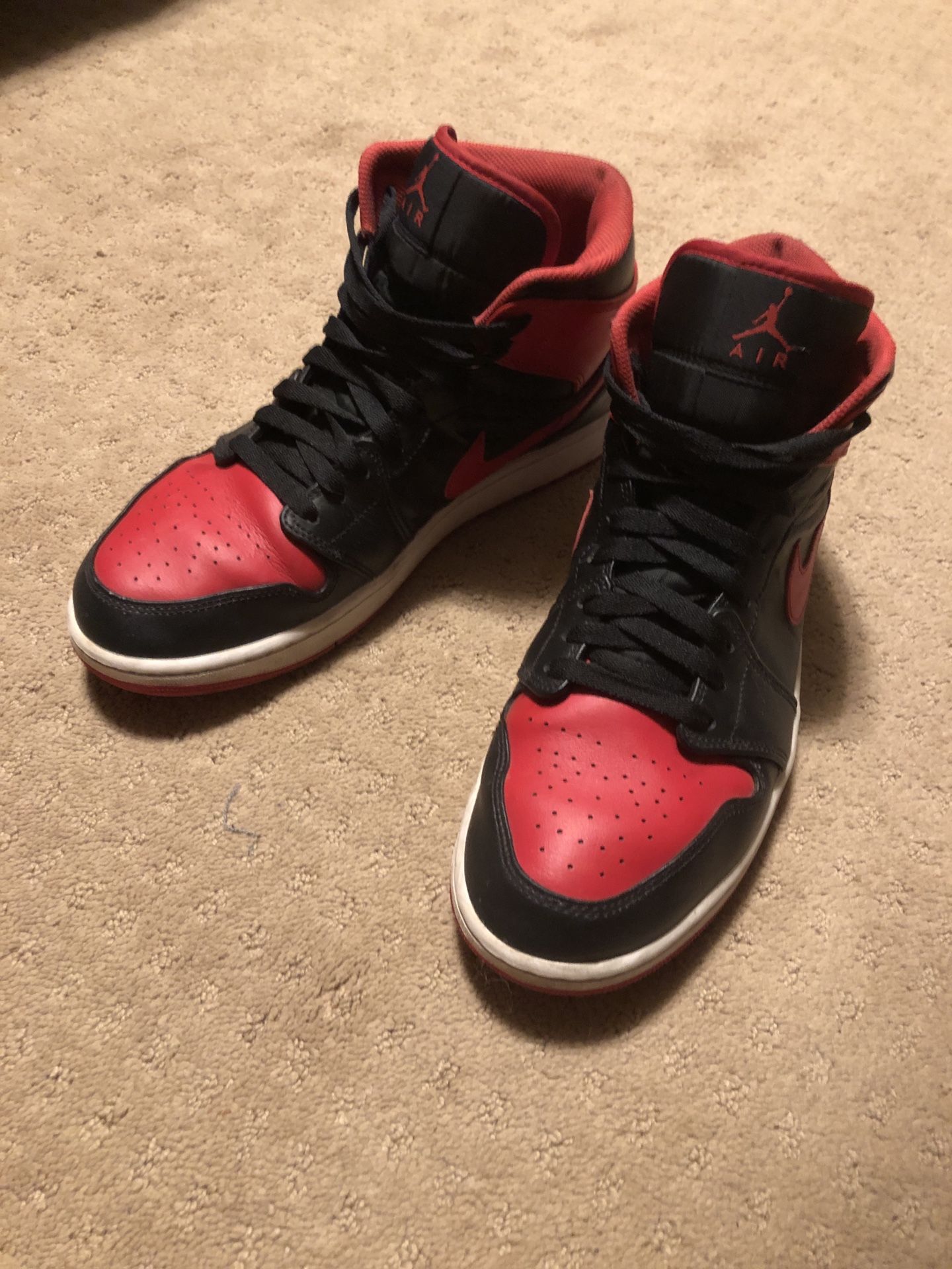Jordan 1 Mid- Size 12- Used
