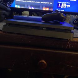 PS4 SLIM (1TB GB OF STORAGE)