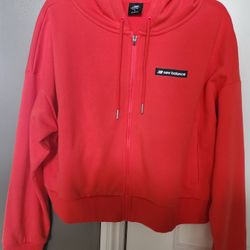 WOMEN'S NEW BALANCE HOODED SWEATSHIRT 