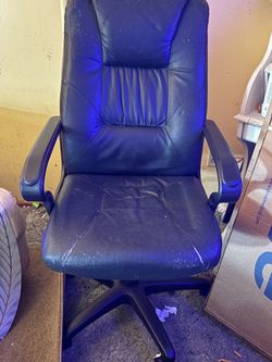 Faux leather office chair in great condition