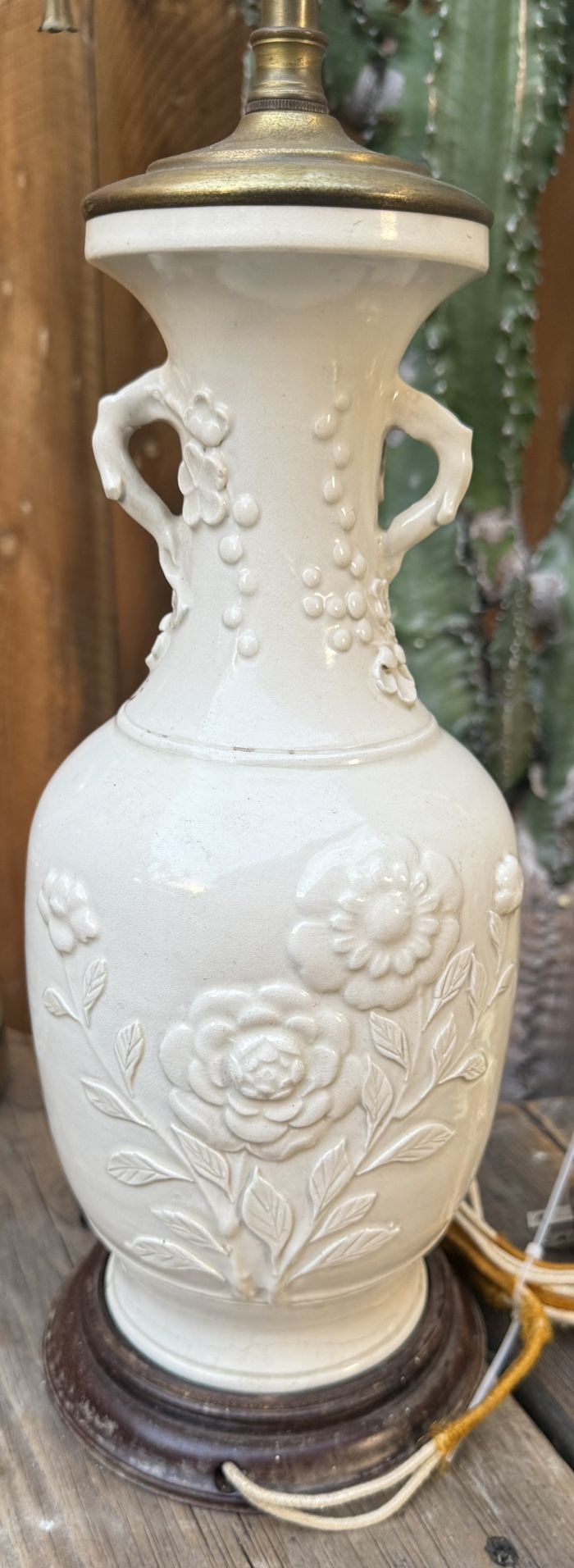Chinese Vintage Blanc de Chine White Porcelain Lamp