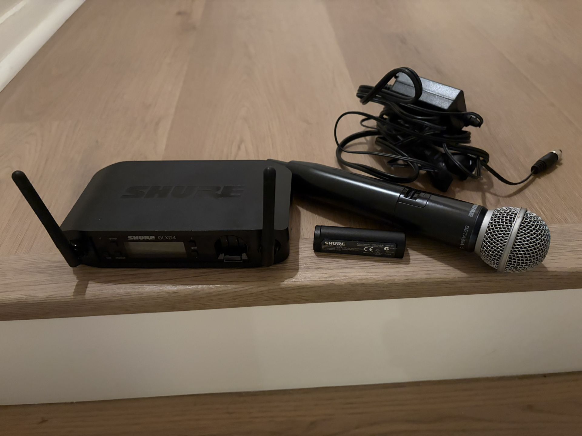 Shure GLXD4 Z2 BETA 58A Wireless Microphone 
