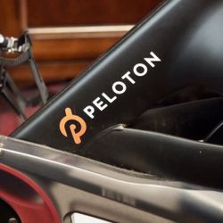 💪 Peloton Bike - Excellent Condition 