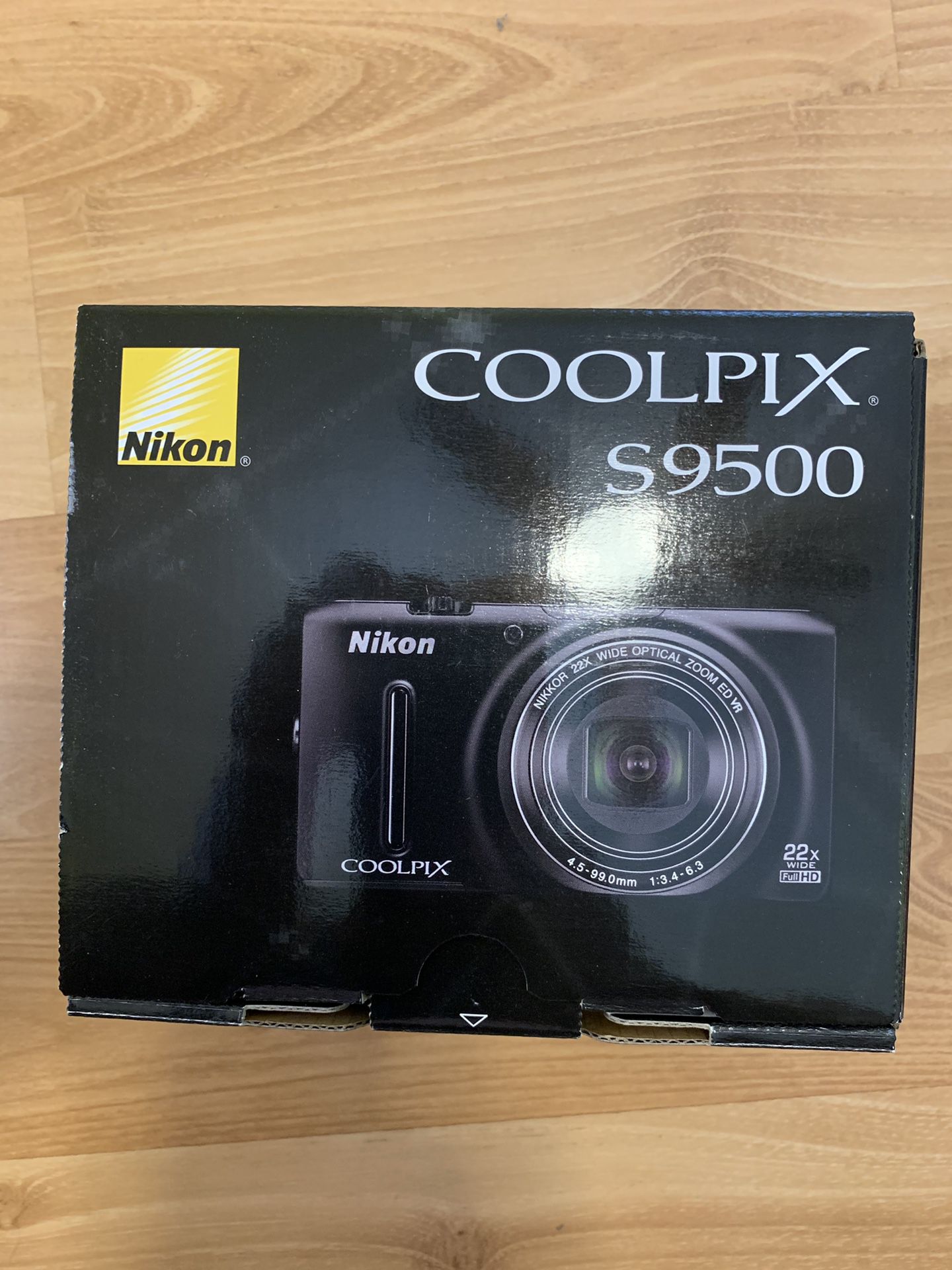 Nikon coolpix S9500, brand new condition! Everything included. $125 OBO