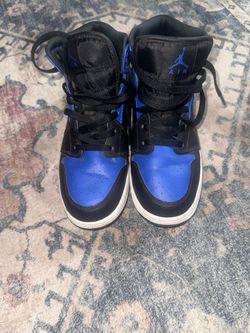 Air Jordan 1 Mid Hyper Royal