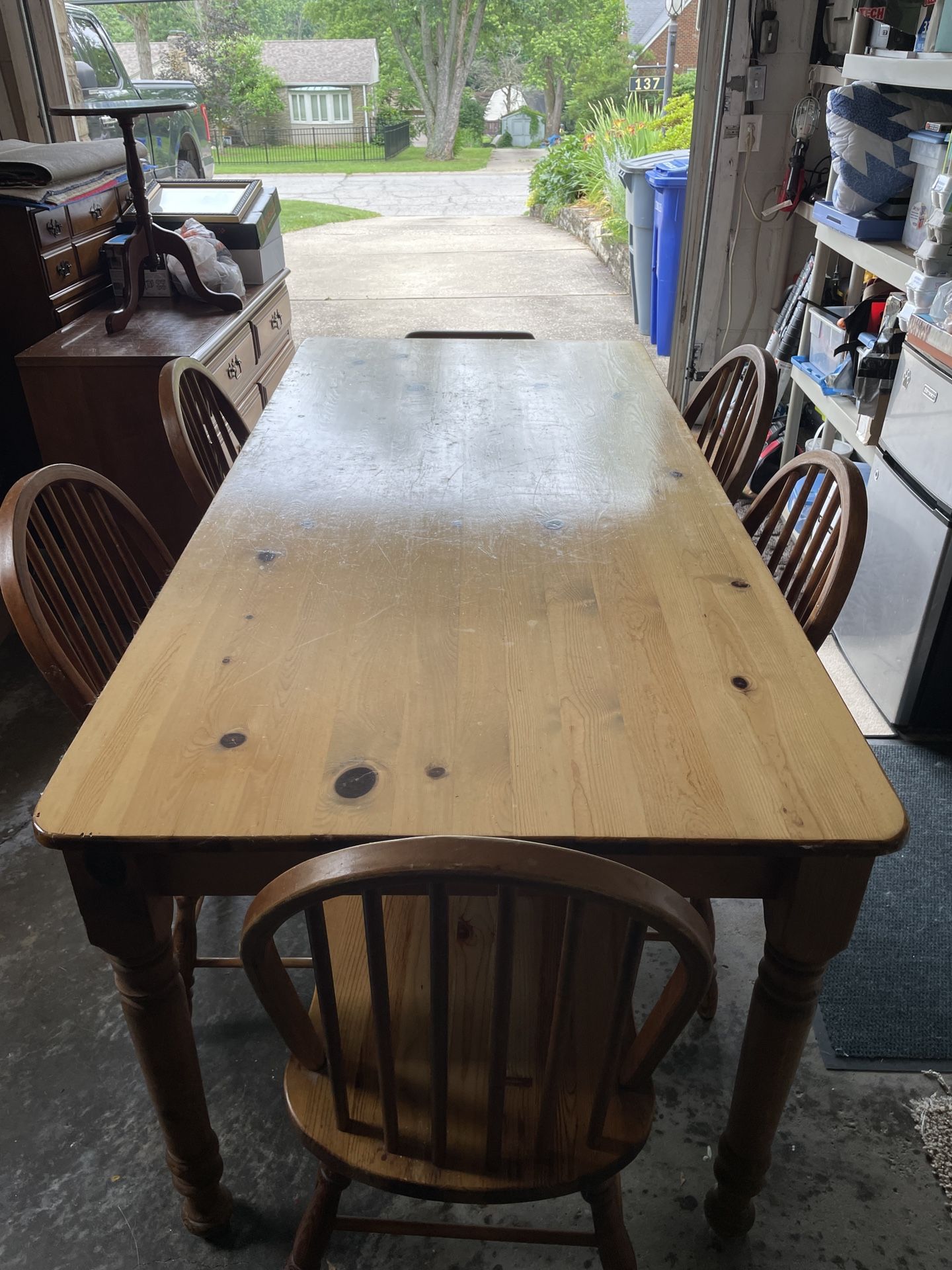 Table (Kitchen/Dining) With 6 Chairs