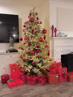 Christmas tree Home Depot flocked 7.5 ft