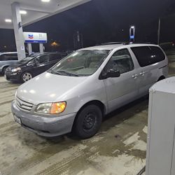 2002 Toyota Sienna
