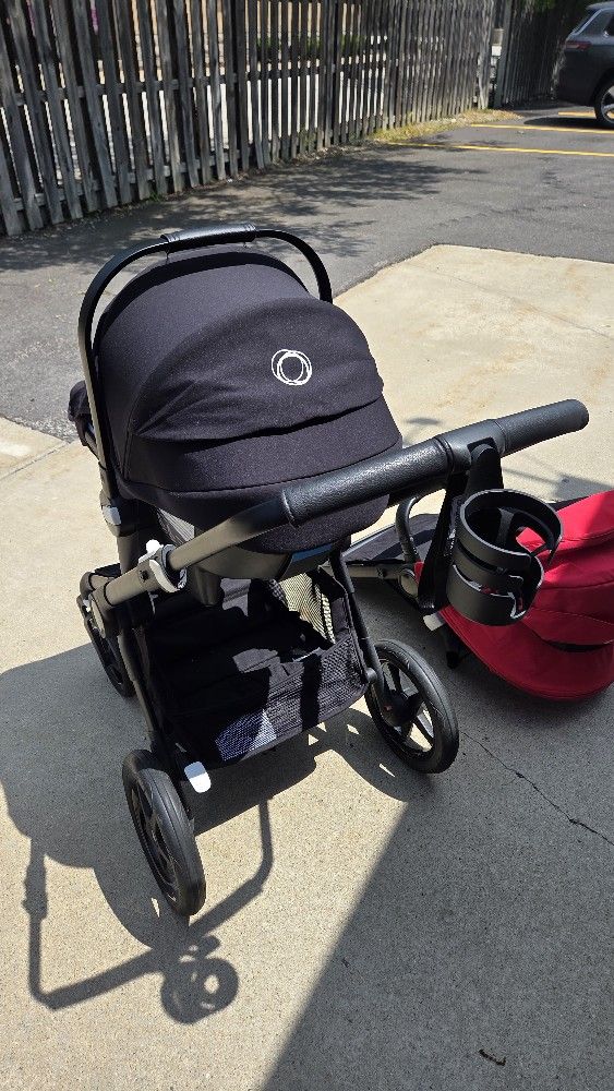 Stroller Bugaboo FOX 2 with bassinet, Turtle Nuna carseat,
Universal footmuf and 2 car base