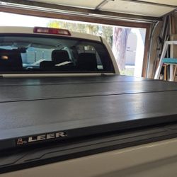  Toyota Tundra Crewmax Leer Folding Hard Tonneau Cover