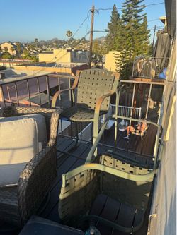 Free chairs la mesa