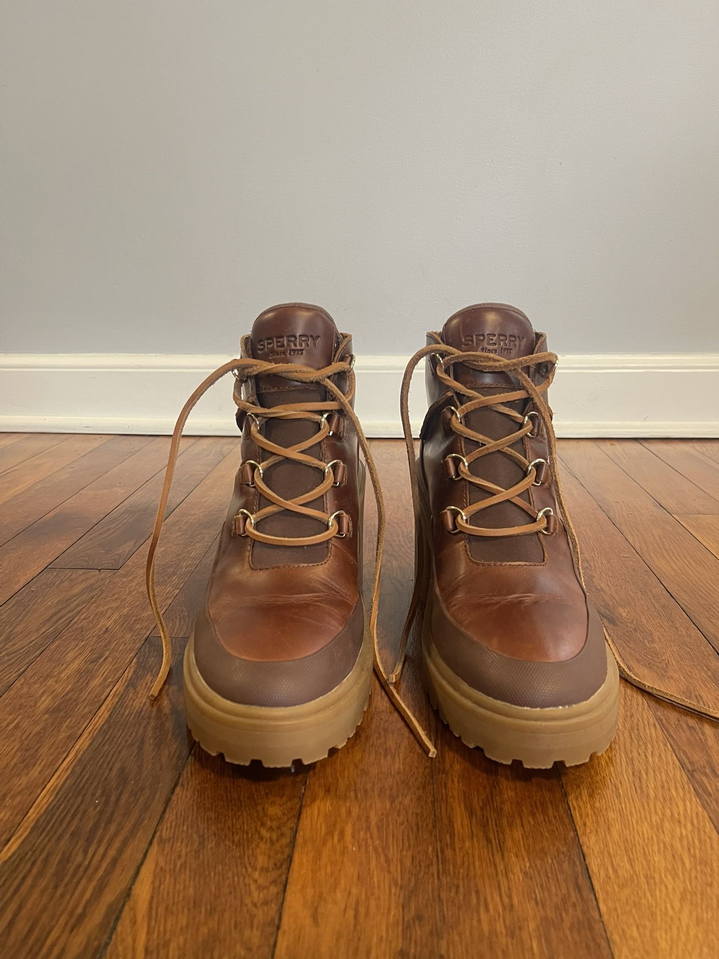 Beautiful SPERRY Lace Up Heeled Boots