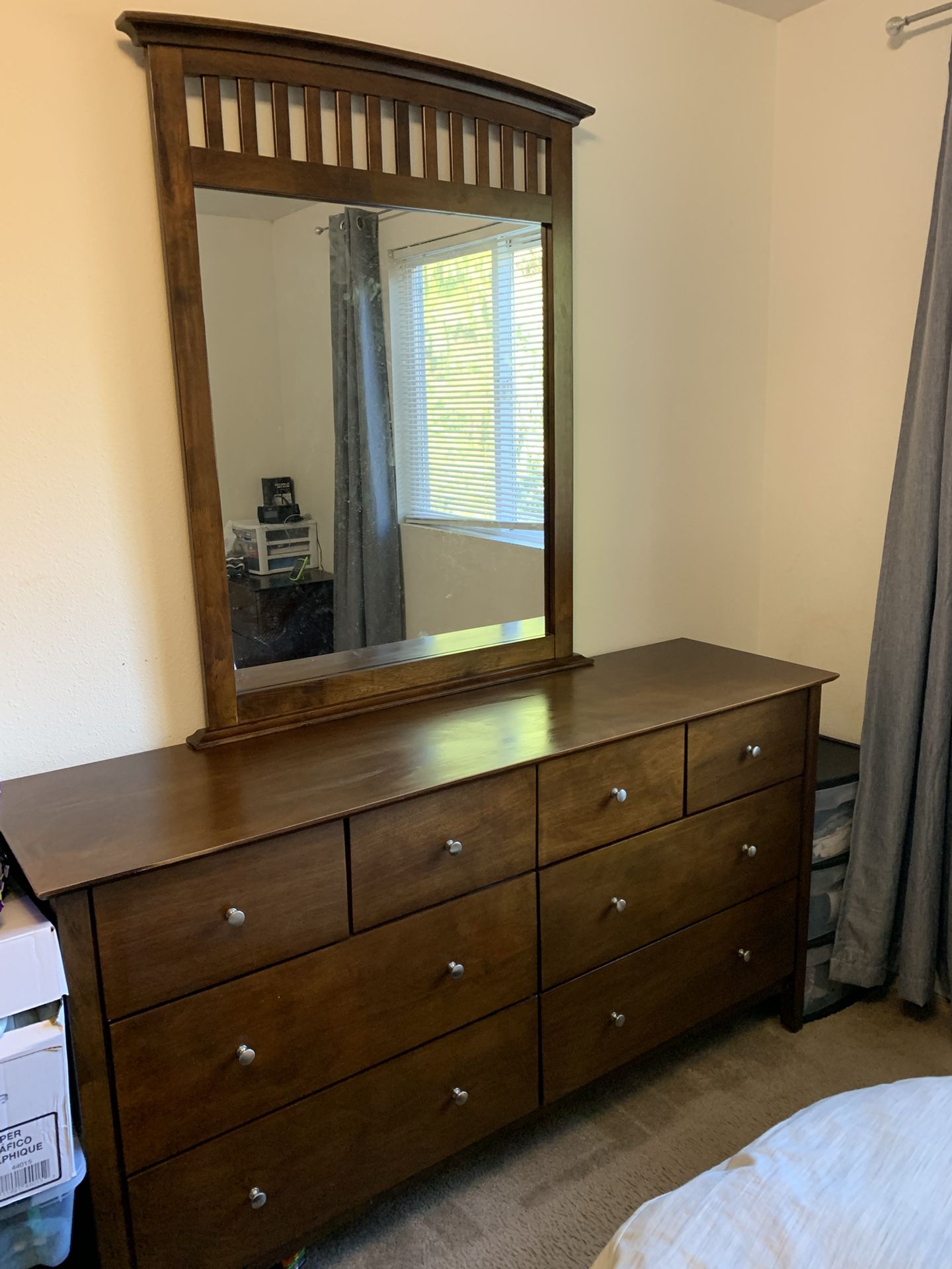 Dresser With Mirror