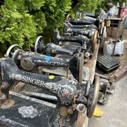 Lots Of Old Sewing Machine Tops - 20 Each Obo 