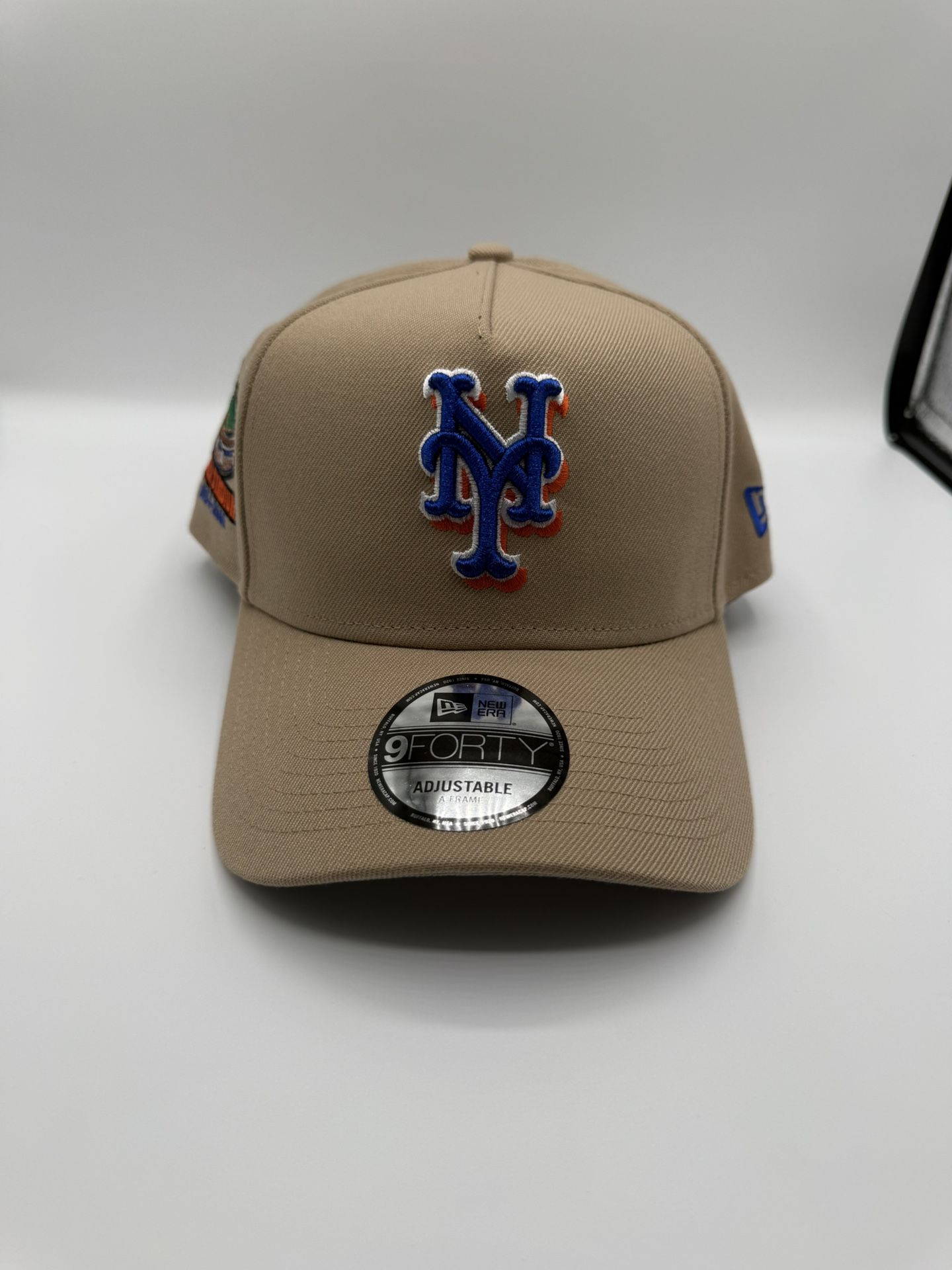 New Era Exclusive - New York NY Mets Metallic Tan 9FORTY A-Frame Snapback