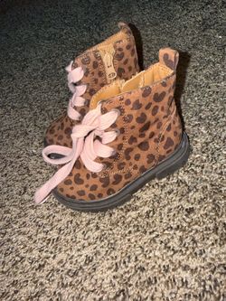 Girls boots size 6c