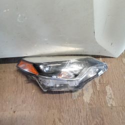 2014 - 2016 Toyota Corolla Right  Headlight